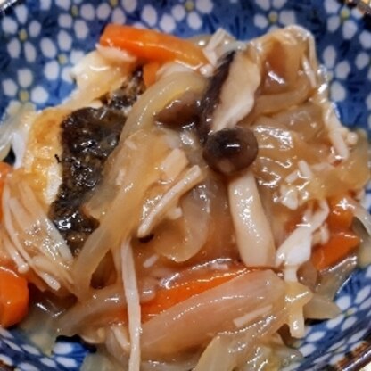 夫が釣って来たヒラメで作りました
ヒラメは淡白なので、しっかりした味の甘酢あんがとても良く合って美味しかった
家族にも好評でした(^o^)/